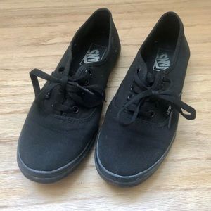 All black canvas Vans Women’s 7 & Men’s 5.5